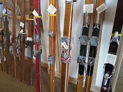 dla narciarzy, drewniane narty, historia narciarstwa, Historia, Wystawa
