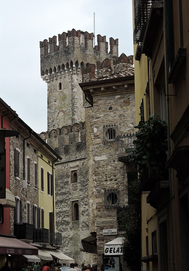 Castle, Torre, Sirmione, pillantás, falak, erődítmény, a középkorban