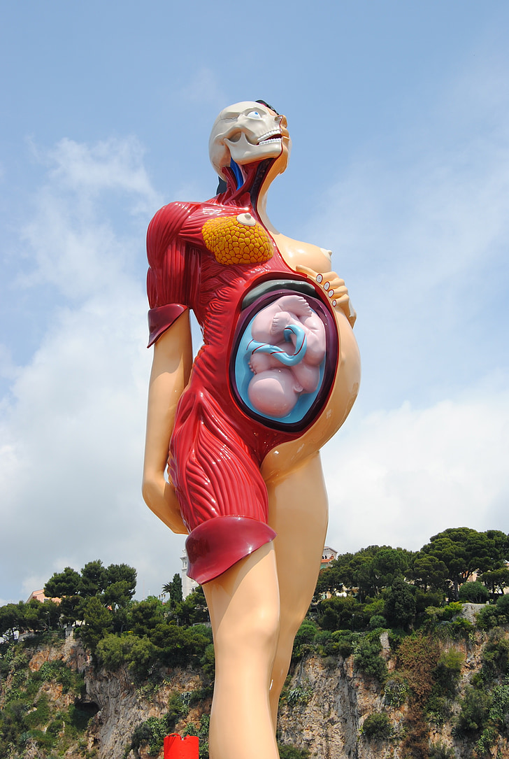 statuja, Monako, okeanogrāfijas muzejs, Damien hirst, izstāde, grūtnieces, bērnu iekšpusē