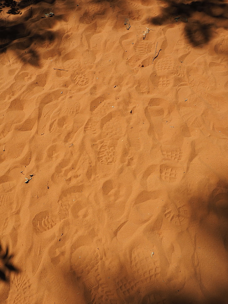 traces, sand, tracks in the sand, footprints, yellow, orange, ochre colours
