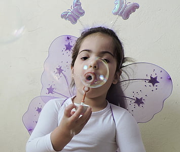 mydlová bublina, dievča, krídla motýľa