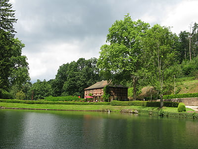 Fachwerkhaus, sjön, skogen, moln, Schlossgarten, ölträdgården, träd