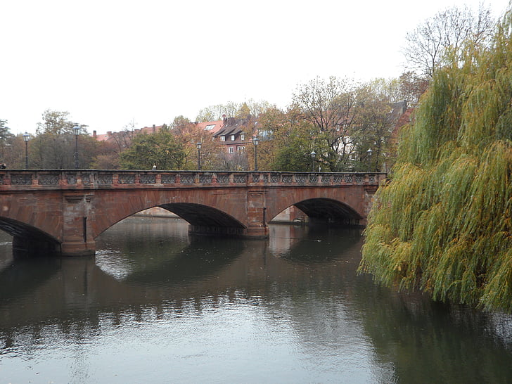 Nuremberg, gamla stan, Pegnitz, Bridge, hösten, floden, vatten