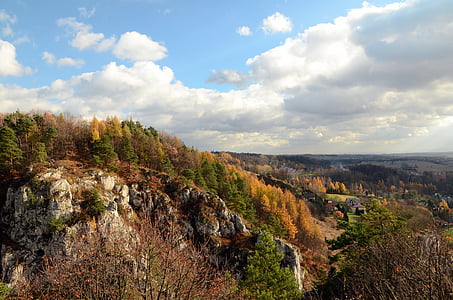 Bolechowice, sziklák, a sas fészkek nyomában, Lengyelország, völgy közelében Krakkó, ősz, természet