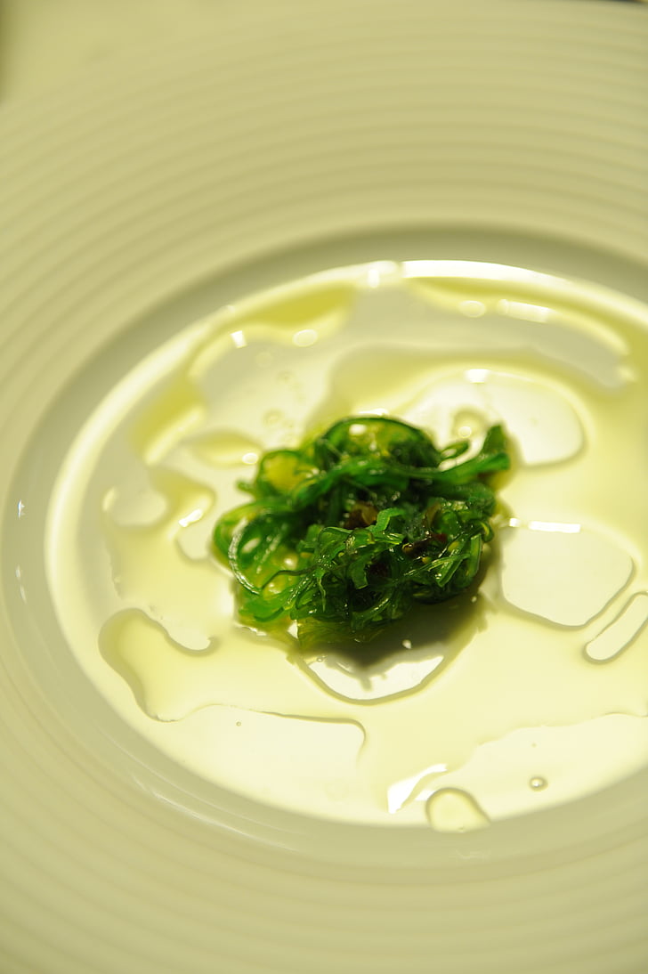 seaweed salad, green, mirroring