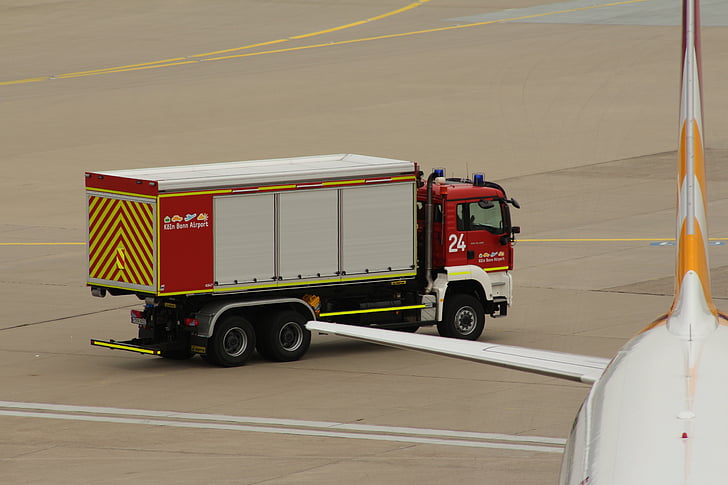 aéroport le plus pratique, feu, WF, utilisation, KölnBonn, camions de pompiers, en voiture