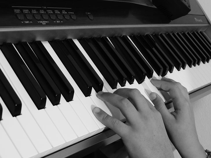 zongora, kezek, kulcsok, billentyűzet