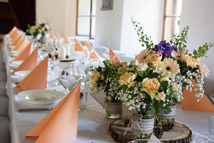 mariage, décoration de mariage, Manoir, Gerbera, Carnation, fleurs alpines, orange