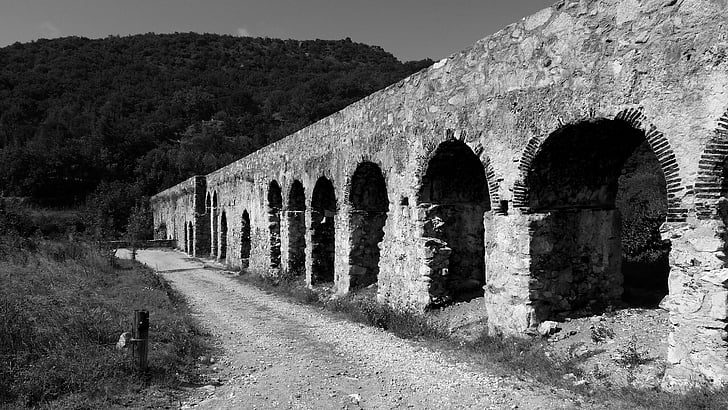Acueducto, ex, arquitectura, vieja piedra, Ansignan, Francia, blanco y negro