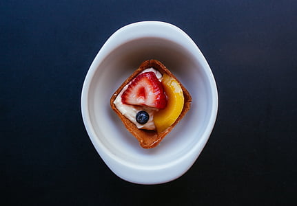 sliced, strawberry, white, ceramic, bowl, fruit, tart