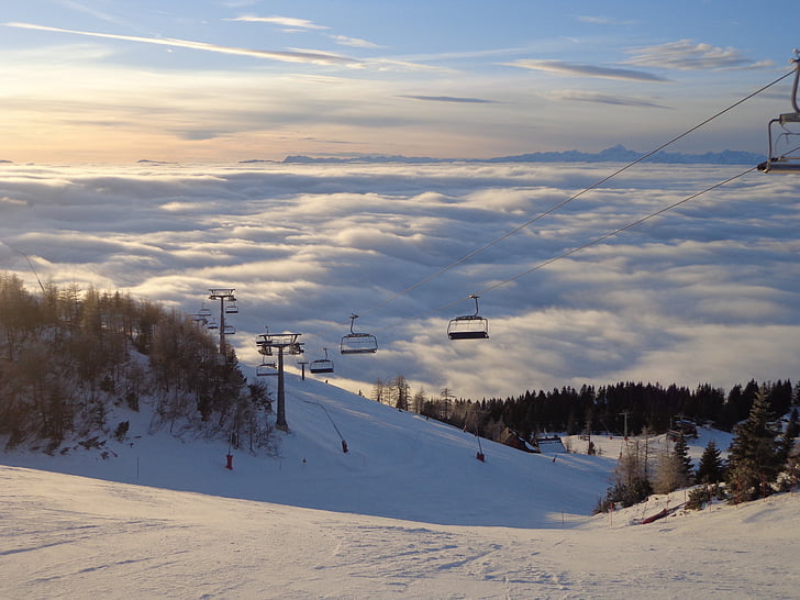 Slovenija, Krvavec, jazda na nartach, mgła, śledzić, zachód słońca, chmury