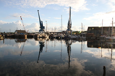 Ipswich, Marina, grues, bateau, eau, Suffolk, Sky
