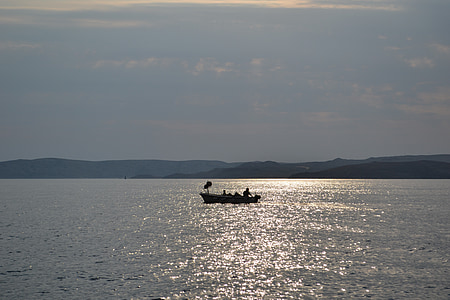 rybár a pes, rybár, Jadranské more, more, loďou, Chorvátsko, Stredomorská