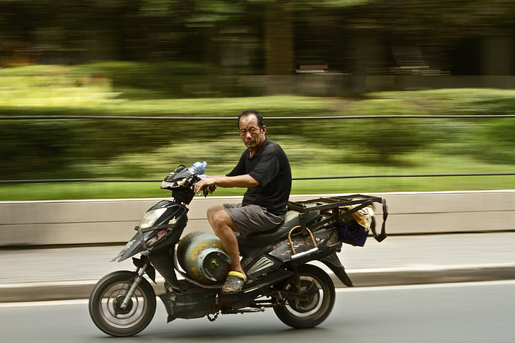 mand, iført, sort, shirt, ridning, motor, scooter