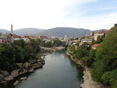 Mostar, Bosnien, Hercegovina, stenbro, tornet, bergen, landskap
