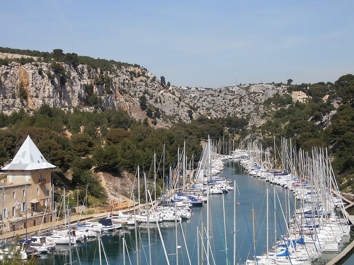 cassis, creeks, boats