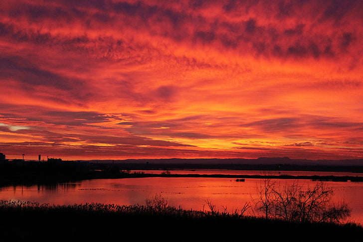 coucher de soleil rouge, la Crimée, Lac, nature, nuages, ciel coloré, coucher de soleil