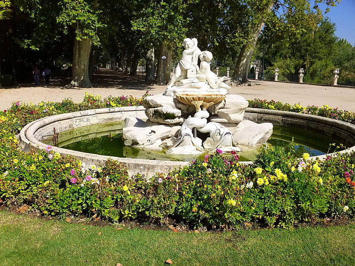 Βασιλικό Παλάτι, Κήποι, Πάρκο, Fuente boticaria, Κρήνη, γλυπτά, έργα τέχνης