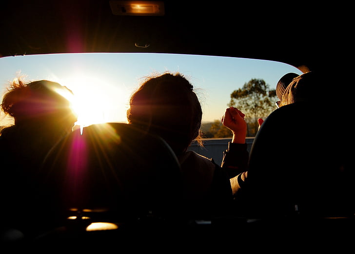 silhouette, photo, trois, personne, à l’intérieur, voiture, assis