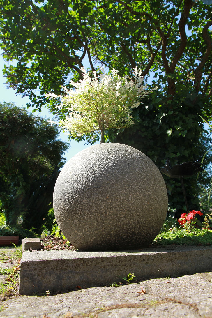 esferas concretas, jardín, hormigón