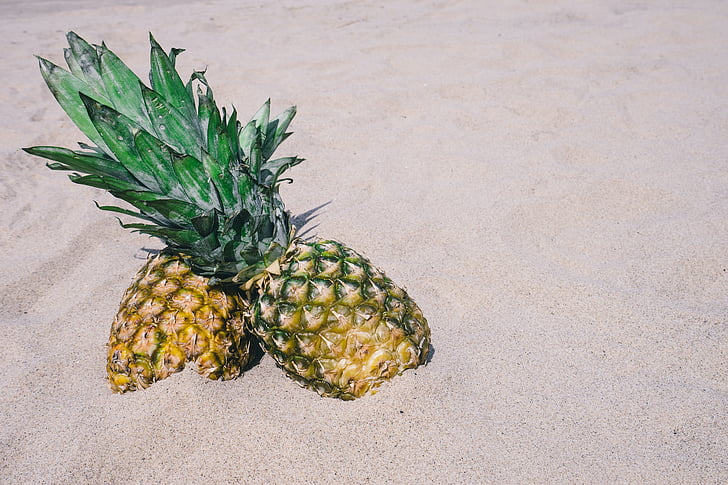 ananas, sable, plage, Summertime, été, vibes été, fruits