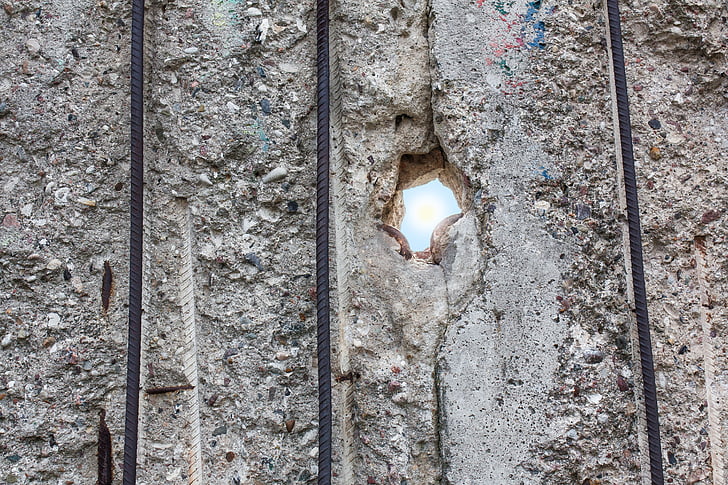 Berlín, zeď, Při pohledu, Dom, fragment, beton, den