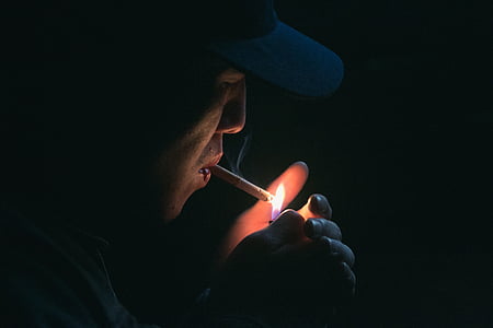 cigar, cigarret, fosc, maricón, flama, mans, encenedor
