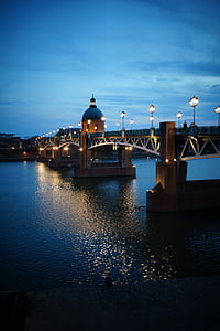 Toulouse, genom natten, Bridge, ljus, floden, Garonne, belysta