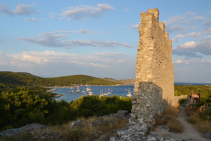 Kornati ostrovy, Žirje, Chorvátsko, Dalmácia, Byzantská pevnosť, zrúcanina, Gradina