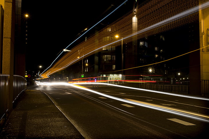 Apeldoorn, puente, noche, Fotografía nocturna, rayos de luz, coche, autobuses