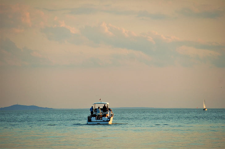 Balaton, jezero, loď, veslice, hladiny vody, večer, Západ slunce