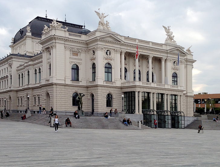 Zürich Operahuis, Zurich, Zwitserland, het platform, sechseläutenplatz, reisbestemmingen, grote groep mensen