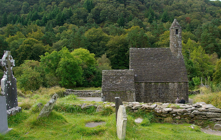 Irska, cerkev, kapela, grobov