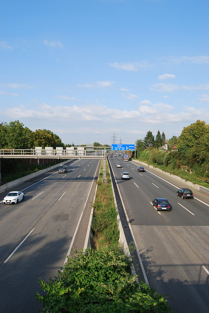 Rýchlostná cesta, Diaľnica, vozovky, autá, jednotky, A40, stopy