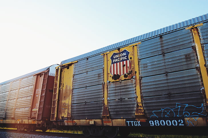 blue, yellow, union, pacific, train, case, daytime