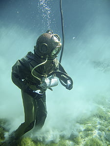 깊은 다이빙, 깊은 다이빙 기어, 다이 버, 다이빙, 다이빙 장비, 다이빙 헬멧, 다이빙 슈트