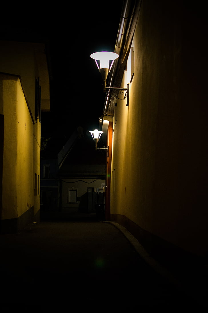 σοκάκι, δρόμος, Φανάρι, νύχτα φωτογραφία, λάμπα του δρόμου, Φωτισμός οδών, σκοτεινό δρόμο