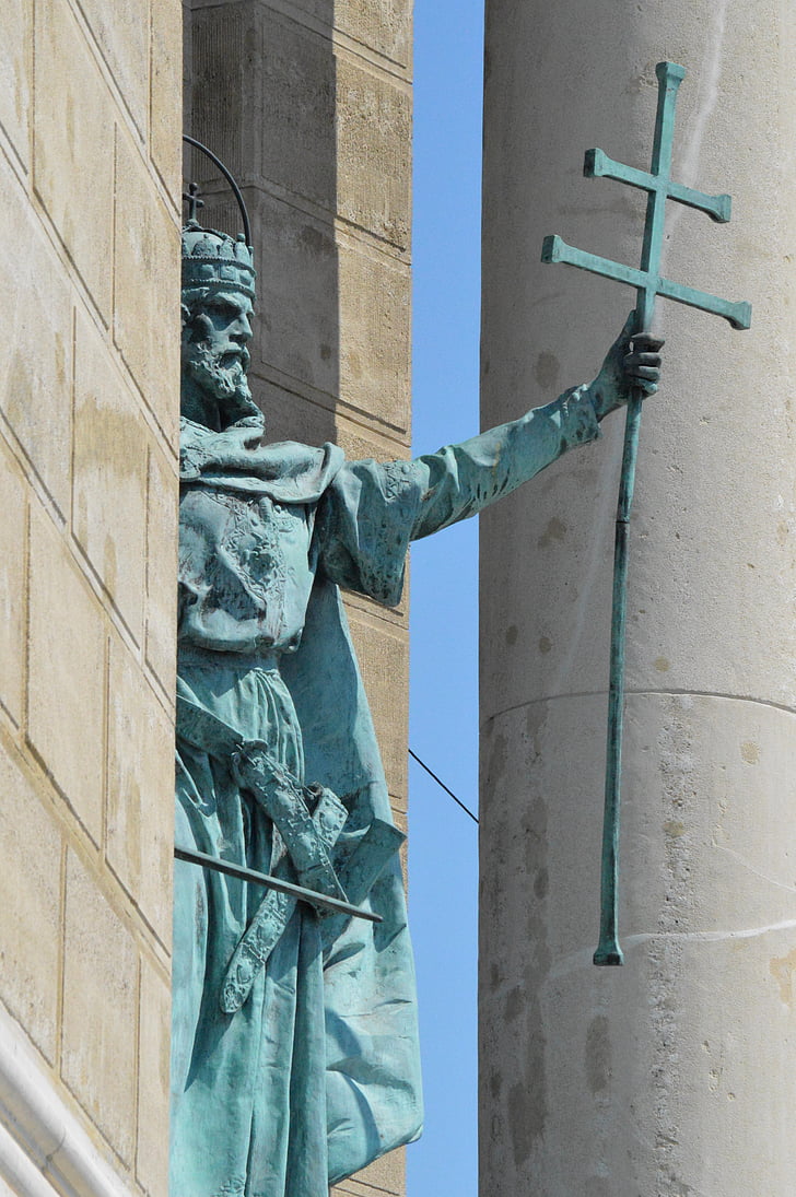 St Esteve, Budapest, rei, plaça dels herois