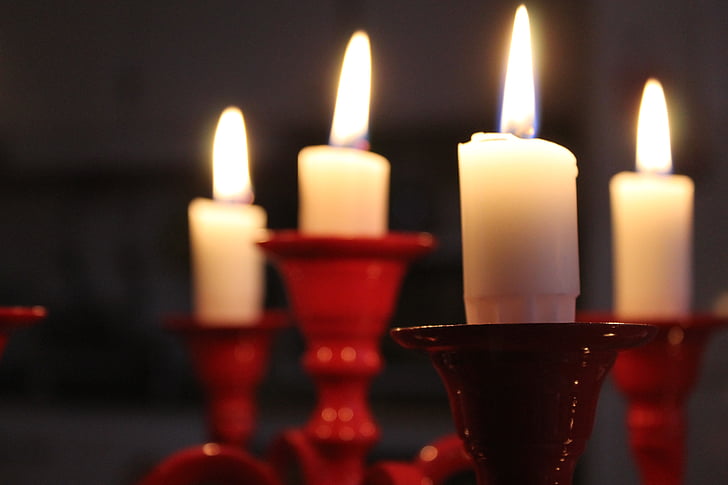 lumières de Noël au chandelier rouge, lumière, cire de bougie