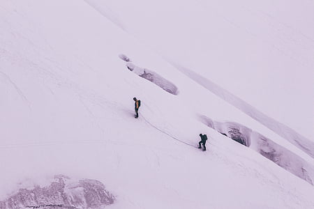 deux, personne, randonnée pédestre, montagne, couverts, neige, gens