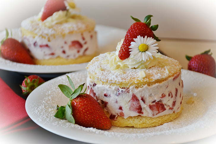 strawberries, strawberry shortcake, strawberry cake, bisquit, dessert, cream, cake