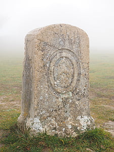 pietra, lapide commemorativa, pietra tombale, nebbia, nebbioso, mistica, Celti