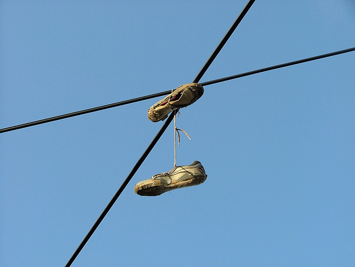 zapatillas, cable, cielo