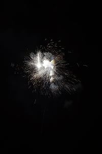 фейерверк, ракета, Белый, взрыв, дым, канун нового года, душа искр