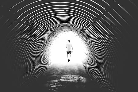 llum, home, persona, en solitari, túnel, caminant, llum al final del túnel