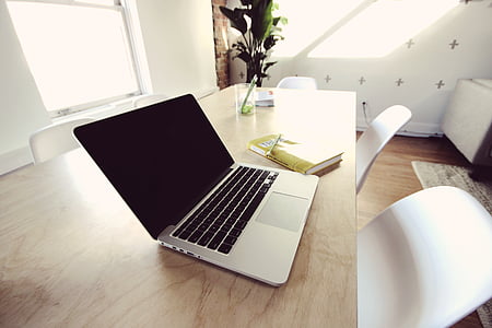 MacBook, pro, hnědá, dřevěný, tabulka, vedle, žlutá