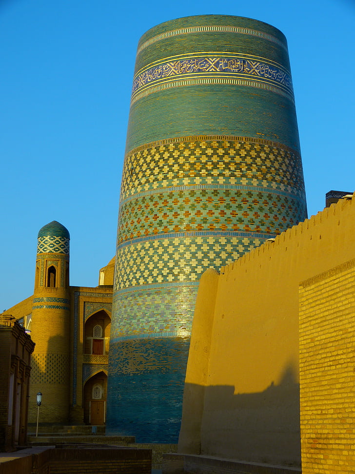 Khiva, reggel, Kovács Gabi kisebb, rövid minaret, morgenstimmung, Üzbegisztán, építészet