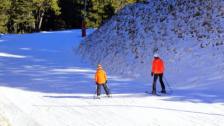 Ski, téli sportok, síelők, síelés, hó