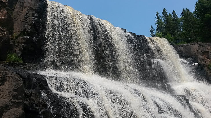 chute d’eau, Gooseberry falls, Minnesota, groseille à maquereau