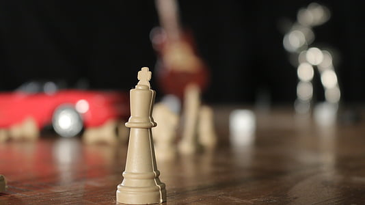 šachová figúrka, Kráľ, hračky, neporiadok, červené auto